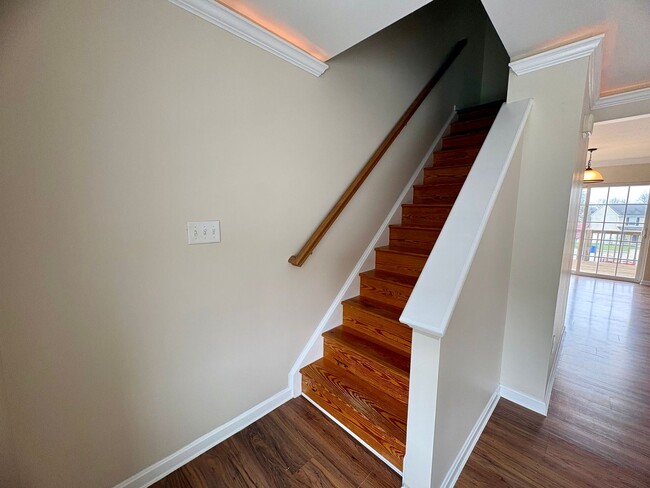 Building Photo - 3 Bedroom 2.5 Bathroom in York!