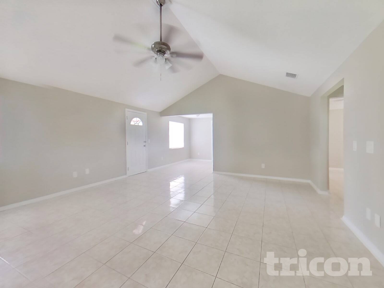 Building Photo - 2663 Kenwood Dr E