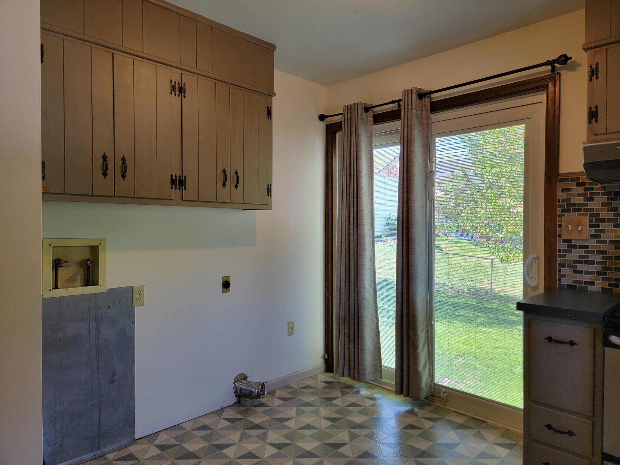 Building Photo - 125 Gerhart Ave