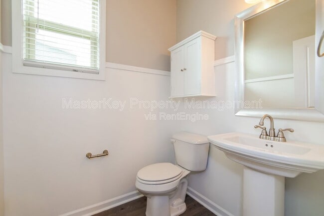 Building Photo - 550 W Copenhaver Dr