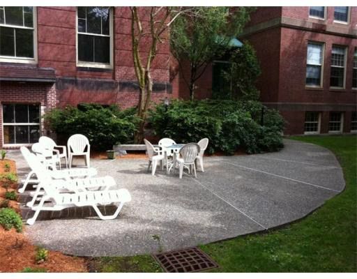 Building Photo - 48 Forest St