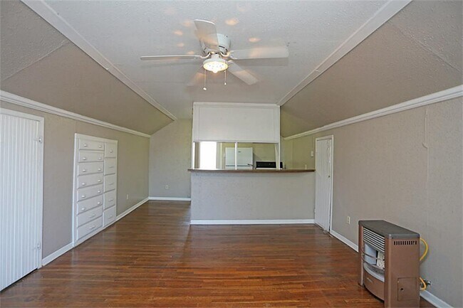 Building Photo - 5604 Chaucer Dr