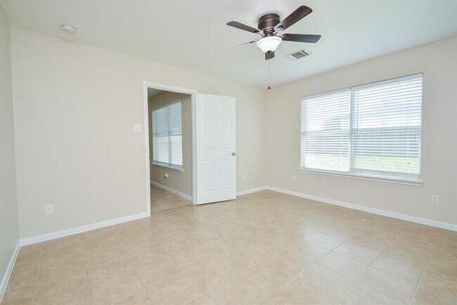 Building Photo - 29031 Rio Grande River Dr