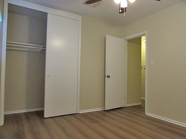 Building Photo - 4BR/2BA house with fenced backyard in South Redlands