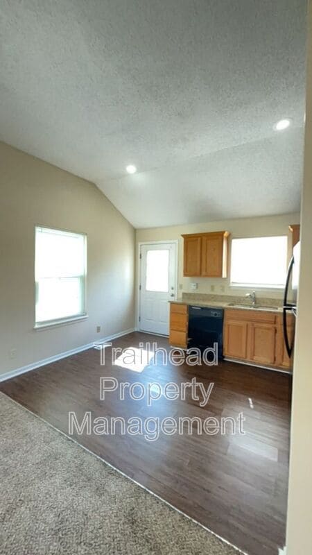 Building Photo - 18231 East 12th Terrace N