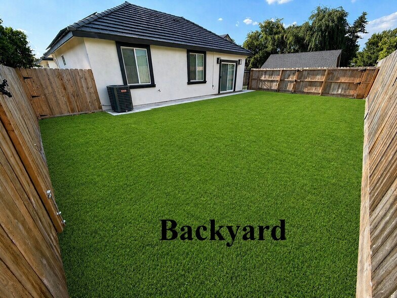 Building Photo - 590 N Lincoln Ave