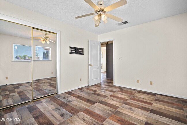 Building Photo - 624 Skydale Dr