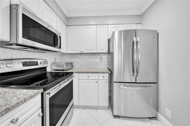 Building Photo - 2501 S Ocean Dr