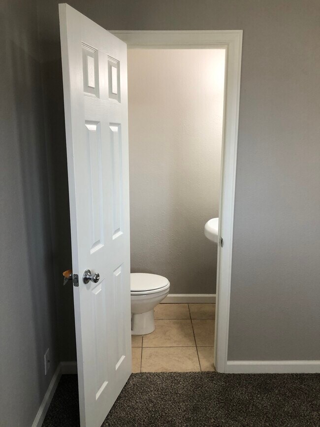 Building Photo - 911 Zion St