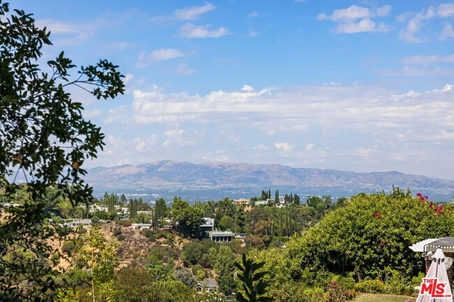 Building Photo - 16851 Encino Hills Dr