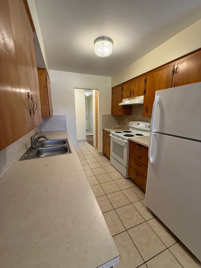 Building Photo - 810 E 37th St