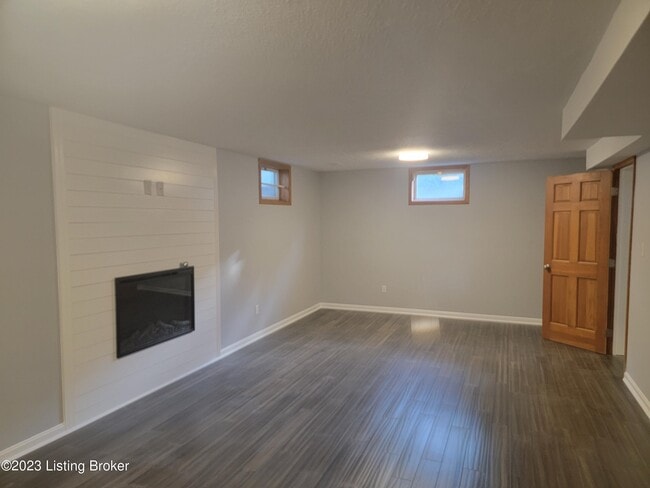 Building Photo - 10315 Amberwell Park Rd