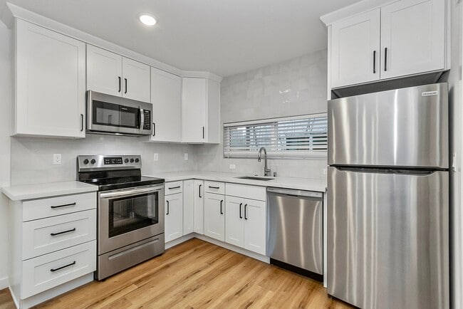 Building Photo - 1040 S Donovan St