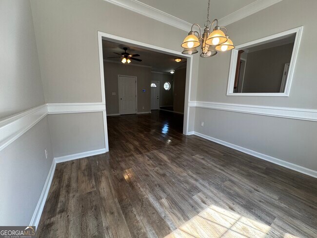 Building Photo - 272 Village Dr