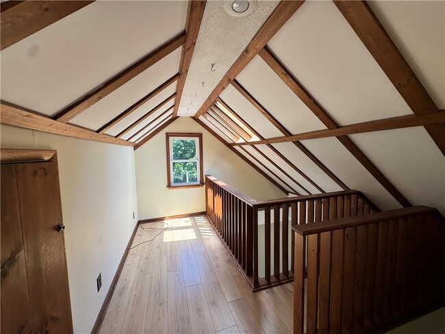 Building Photo - 345 Brewster St