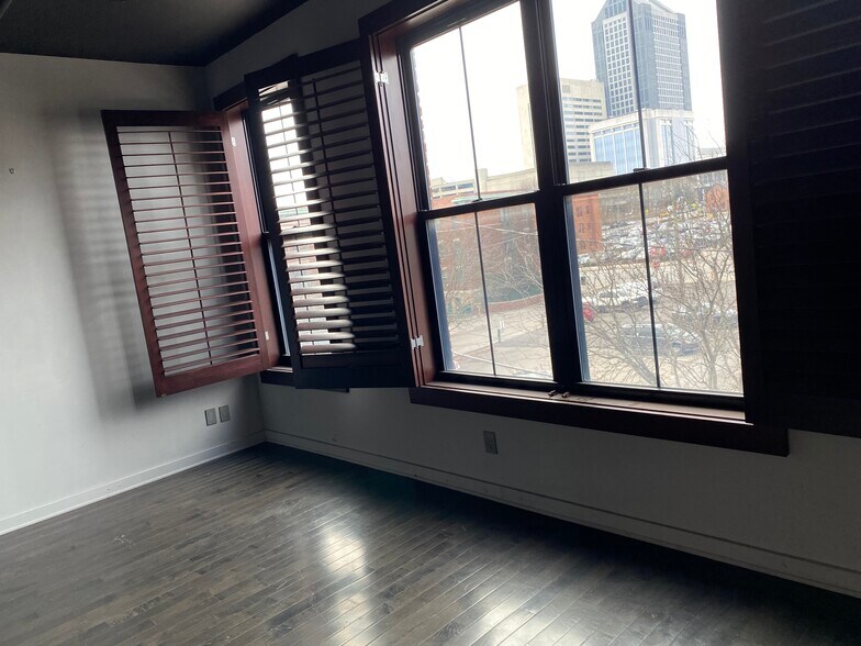 Building Photo - 139 E Main St