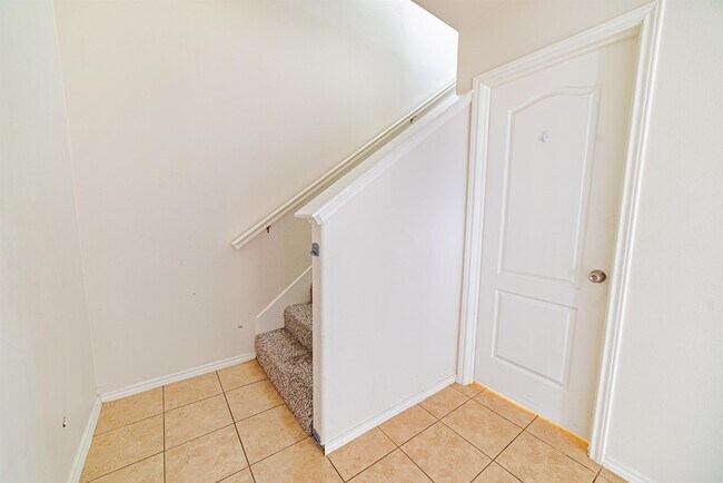 Building Photo - 2021 Port Louisiana Dr