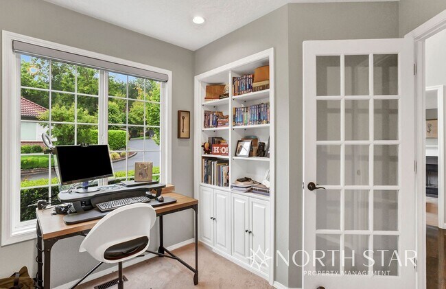 Building Photo - $1000 Off First Months Rent in Lake Oswego