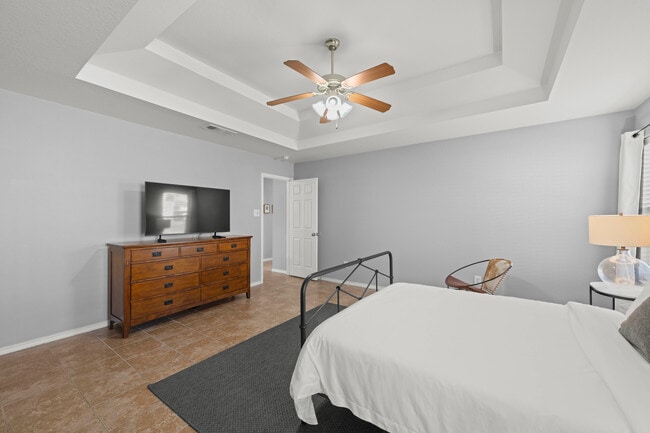 Building Photo - Cline