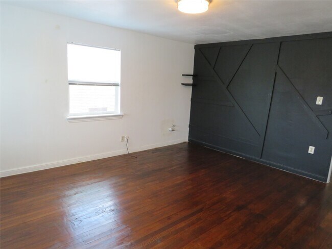 Building Photo - 5804 Newcastle St
