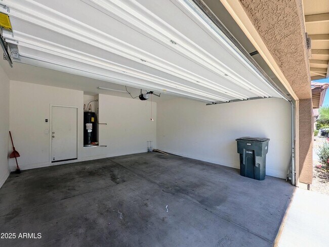 Building Photo - 2734 W Bowker St