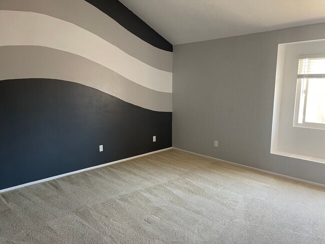 Building Photo - Secluded 2b/2.5b condo in Oxnard