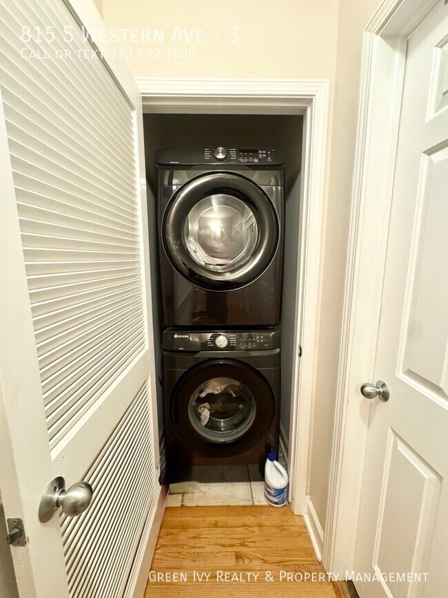 Building Photo - 815 S Western Ave