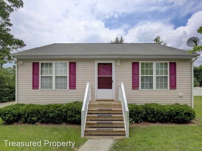 Primary Photo - 3 br, 2 bath House - 501 W. Carver St