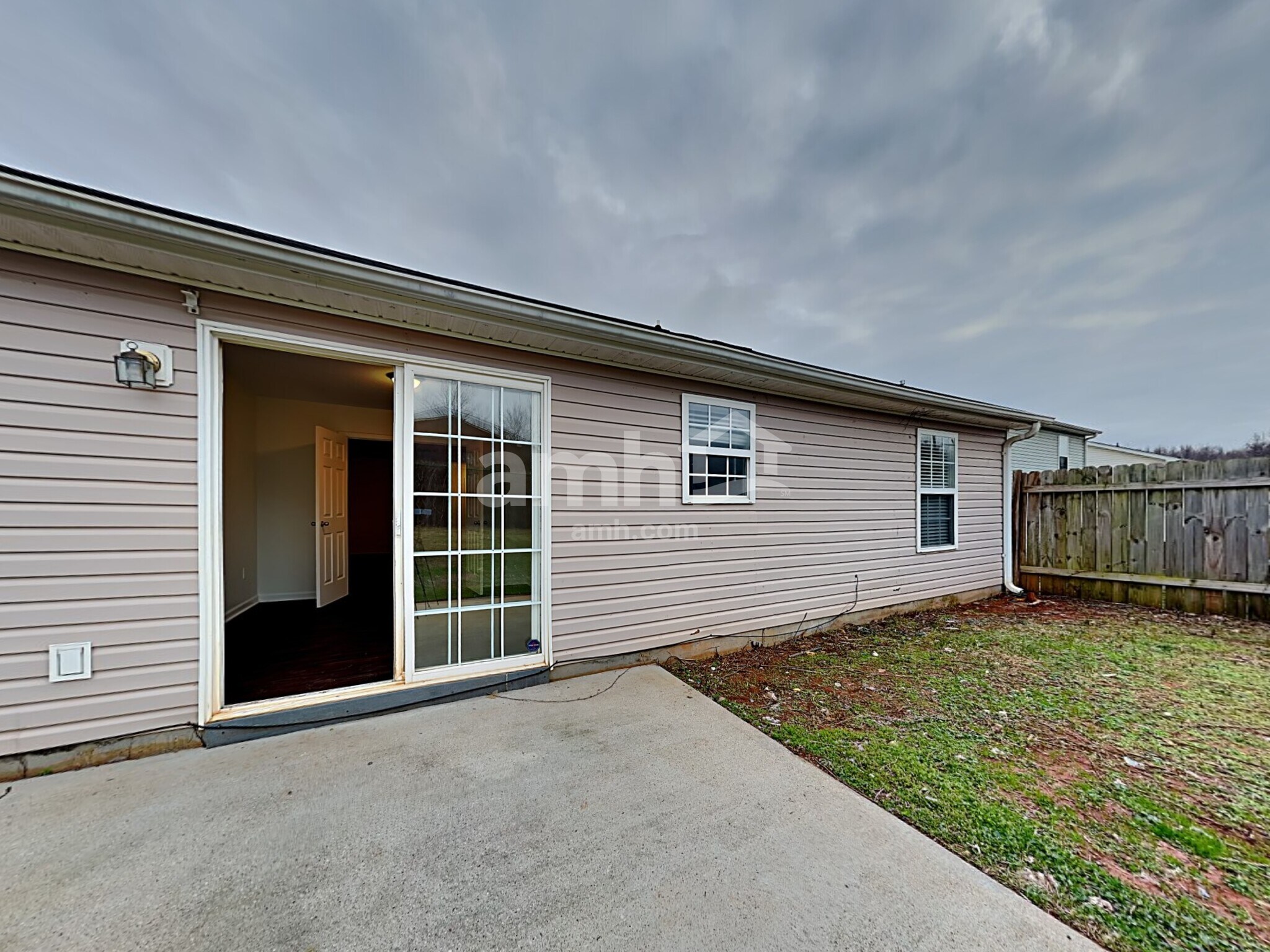 Building Photo - 200 Kingscreek Dr