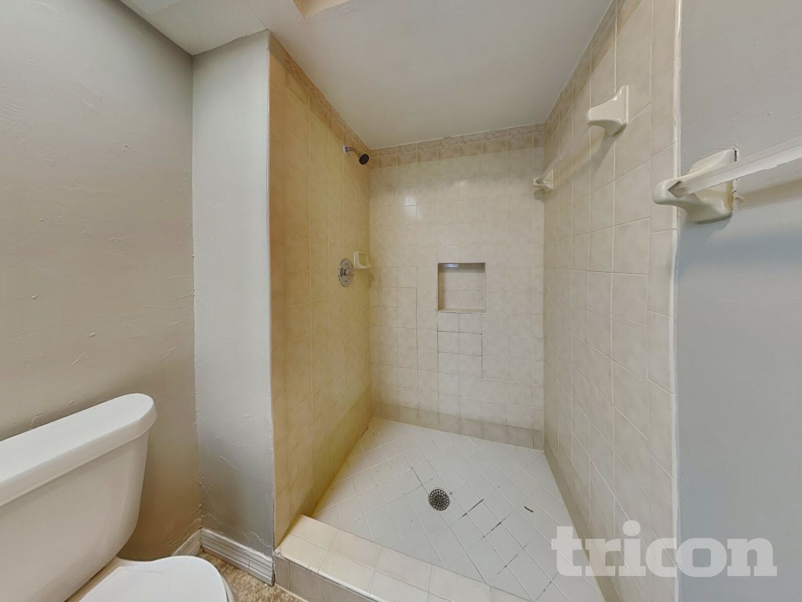 Building Photo - 1009 Jamaica Way