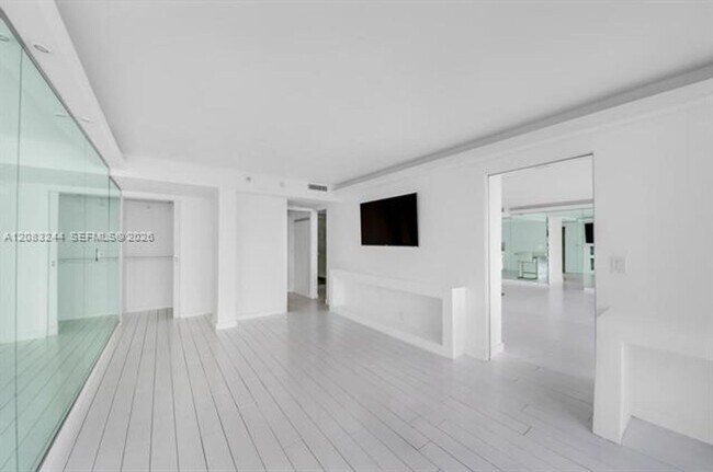 Building Photo - 7601 E Treasure Dr