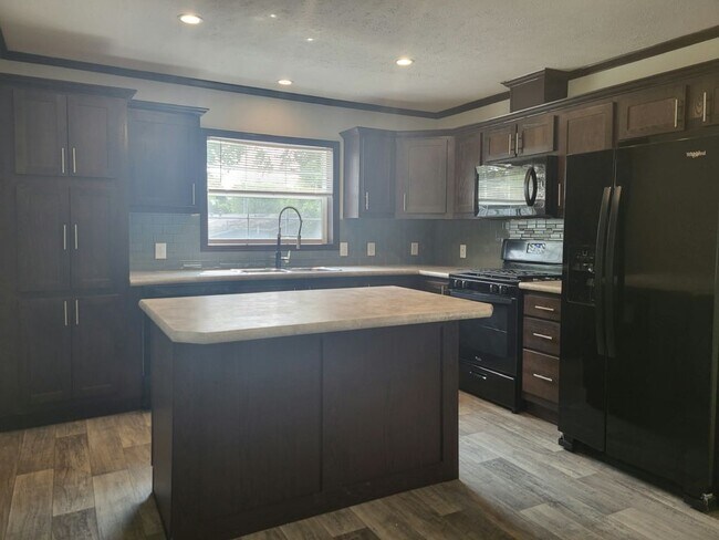 Building Photo - 212 Tollview Rd