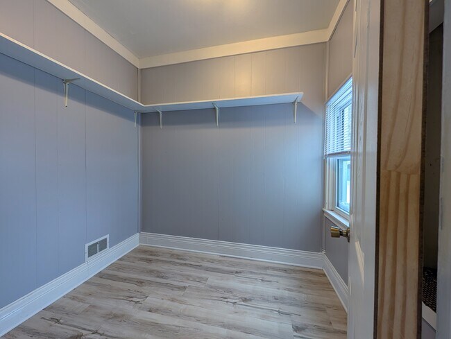 Building Photo - 306 N State St