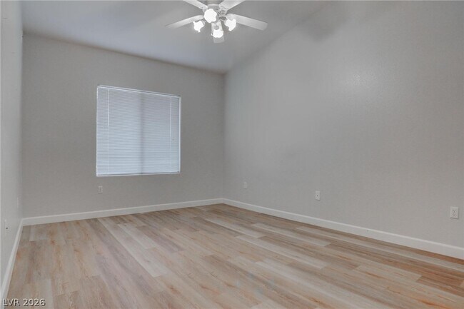 Building Photo - 2305 W Horizon Ridge Pkwy