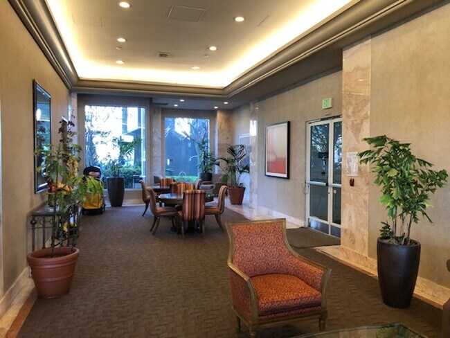Building Photo - Large 1 bedroom 1 bath in Luxury High Rise...