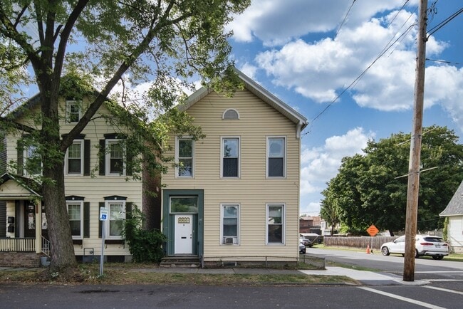 Building Photo - 629 4th Ave