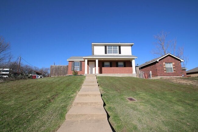 Building Photo - Upgraded 3BR Home | Granite Kitchen, High Ceilings & Gated Backyard | Minutes to Downtown Fort Worth