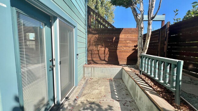 Building Photo - 696-694-29th