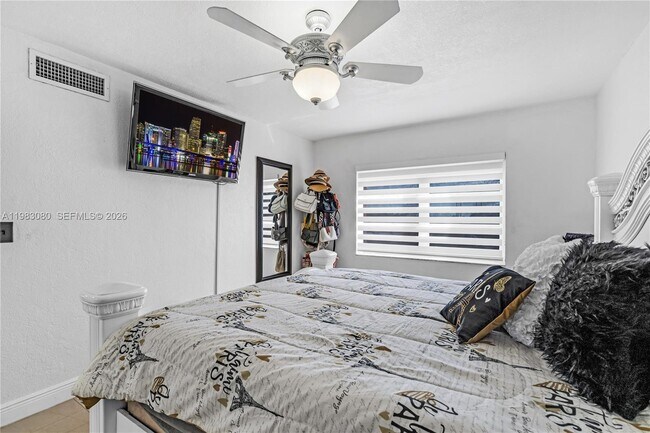 Building Photo - 13715 Kendale Lakes Cir