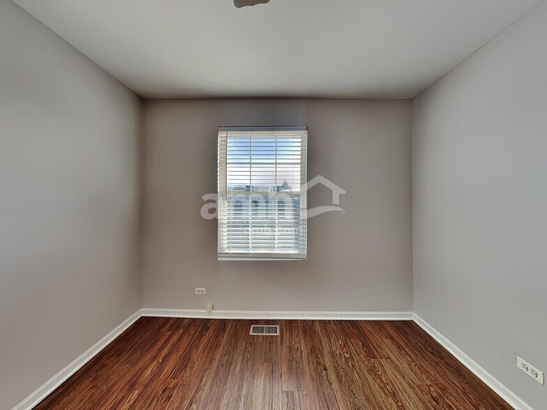 Building Photo - 2364 Chesapeake Bay