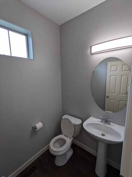 Building Photo - 2610 NE 88th Pl
