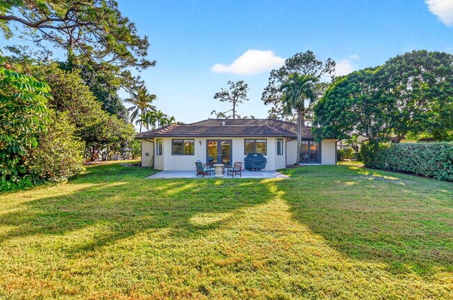 Building Photo - 435 Pine Villa Dr