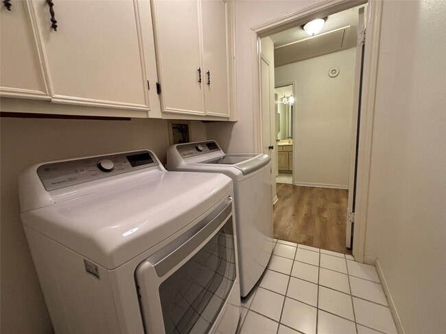 Building Photo - 15662 Pebble Lake Dr