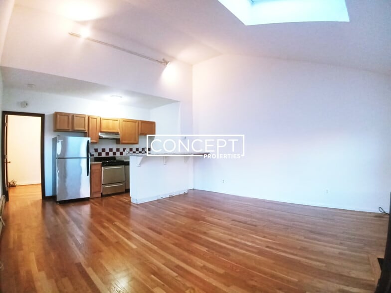 Building Photo - 8 Shepard St