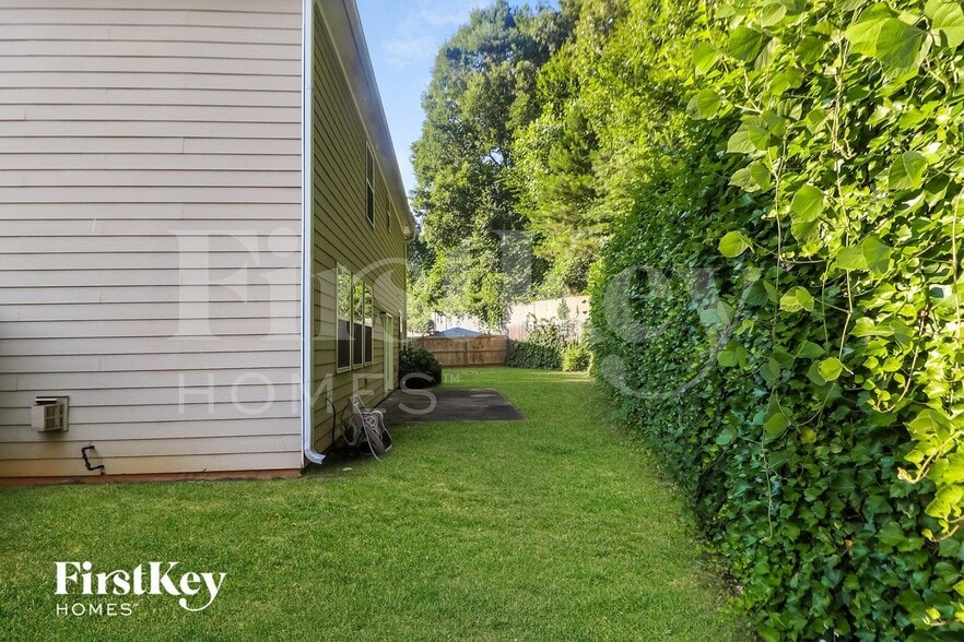 Building Photo - 422 Howell Crossing