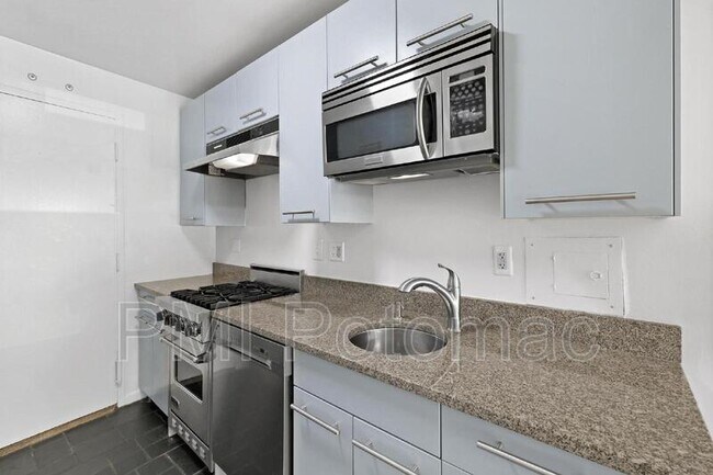 Building Photo - 10201 Grosvenor Pl