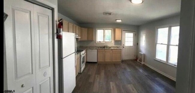 Building Photo - 325 N Ohio Ave