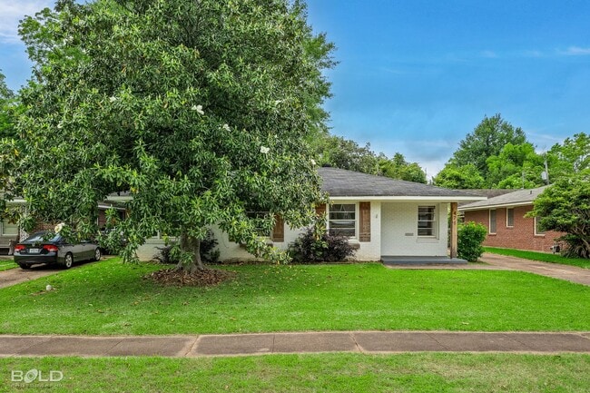 Building Photo - Check Out this 3 bed 2 bath
