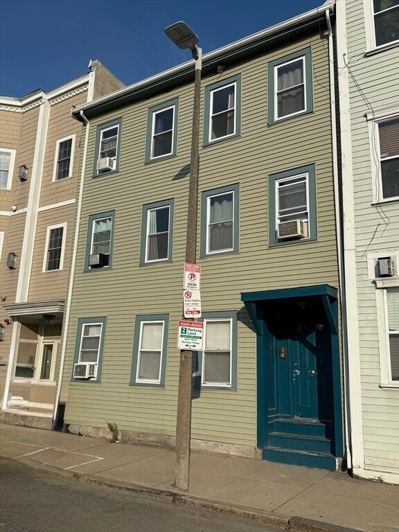 Building Photo - 205 D St