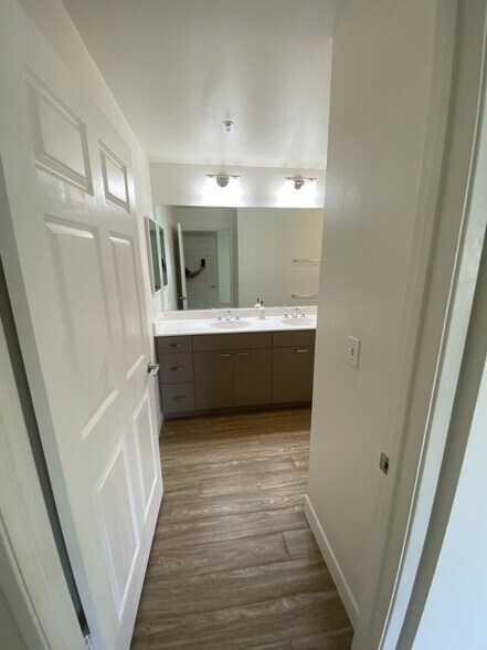 Building Photo - 50 Kihalani St